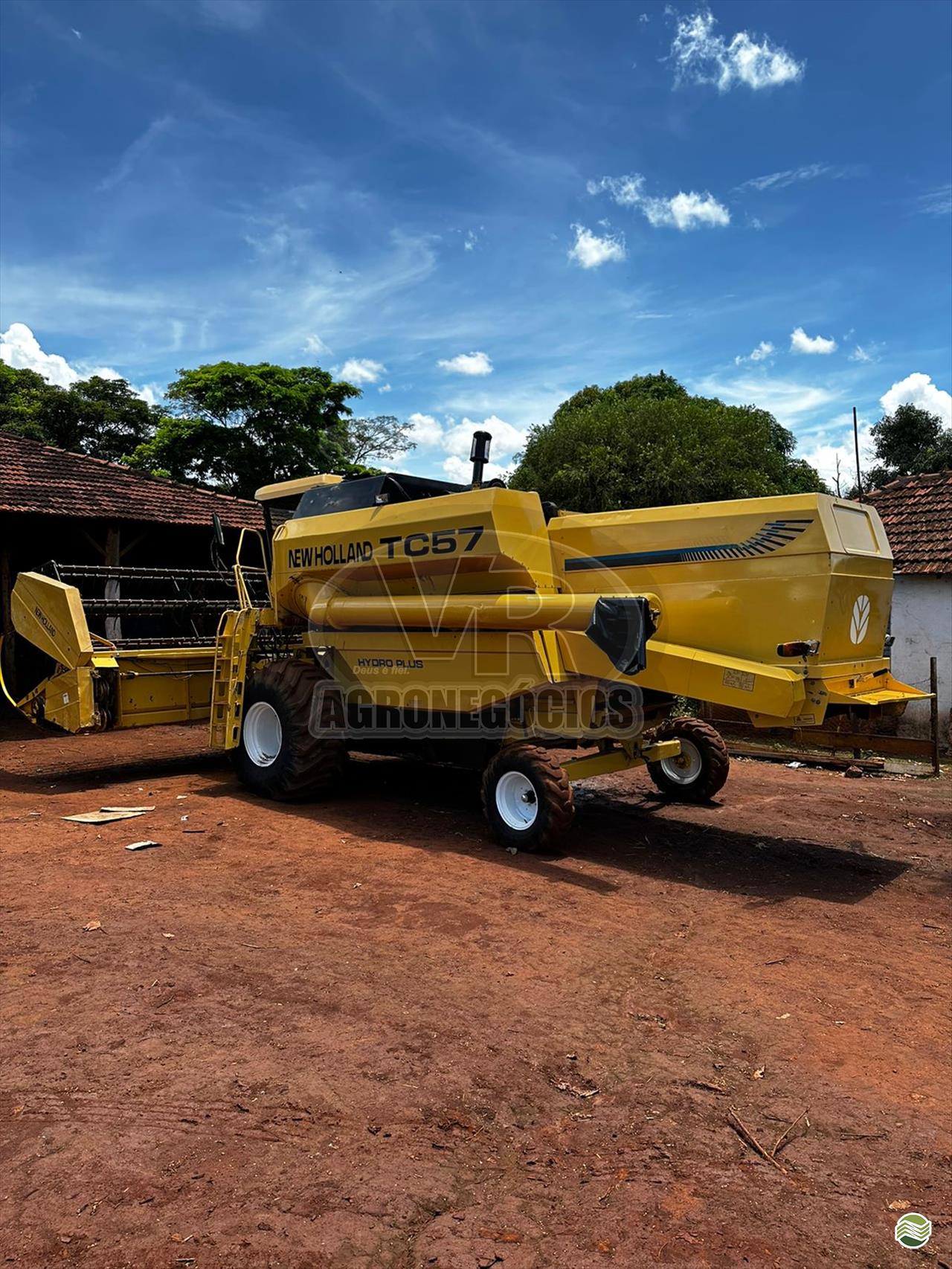 COLHEITADEIRA NEW HOLLAND TC 57 VR Agronegócios ARAXA MINAS GERAIS MG